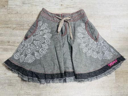 Sommerlicher Desigual Rock, Grösse M, mit Stickereien!