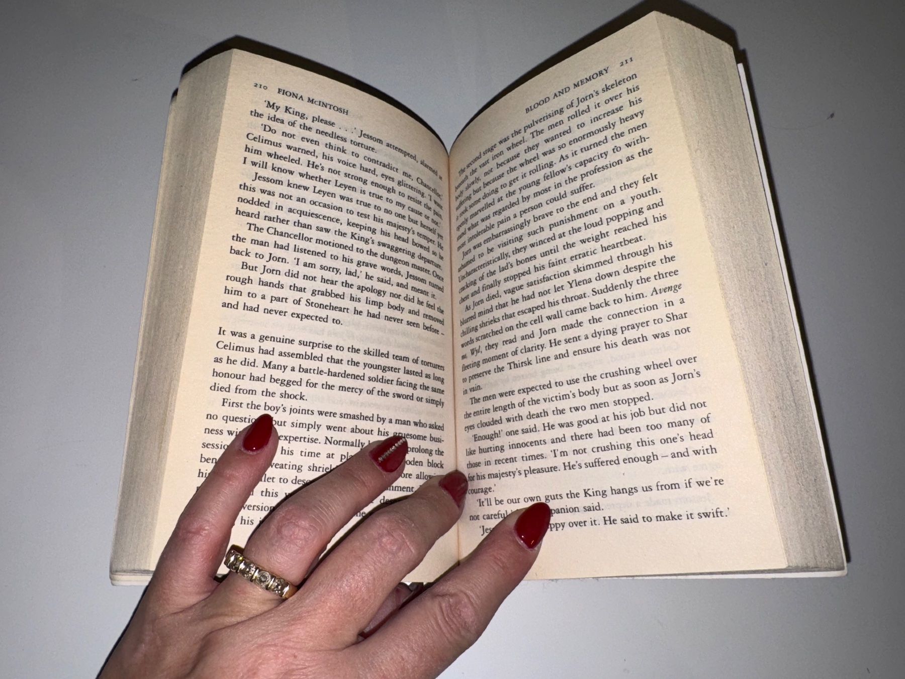 Bücher: NOVEL: Fiona McIntosh, Blood and memory – Gebraucht aus Grosswangen von English_books 6