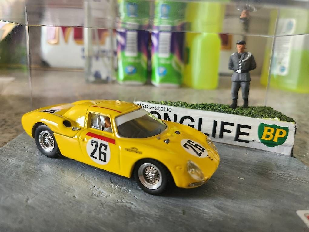 Modellautos: Ferrari Diorama le Mans – Gebraucht aus Ettingen von 1964erNachtzugfahrer