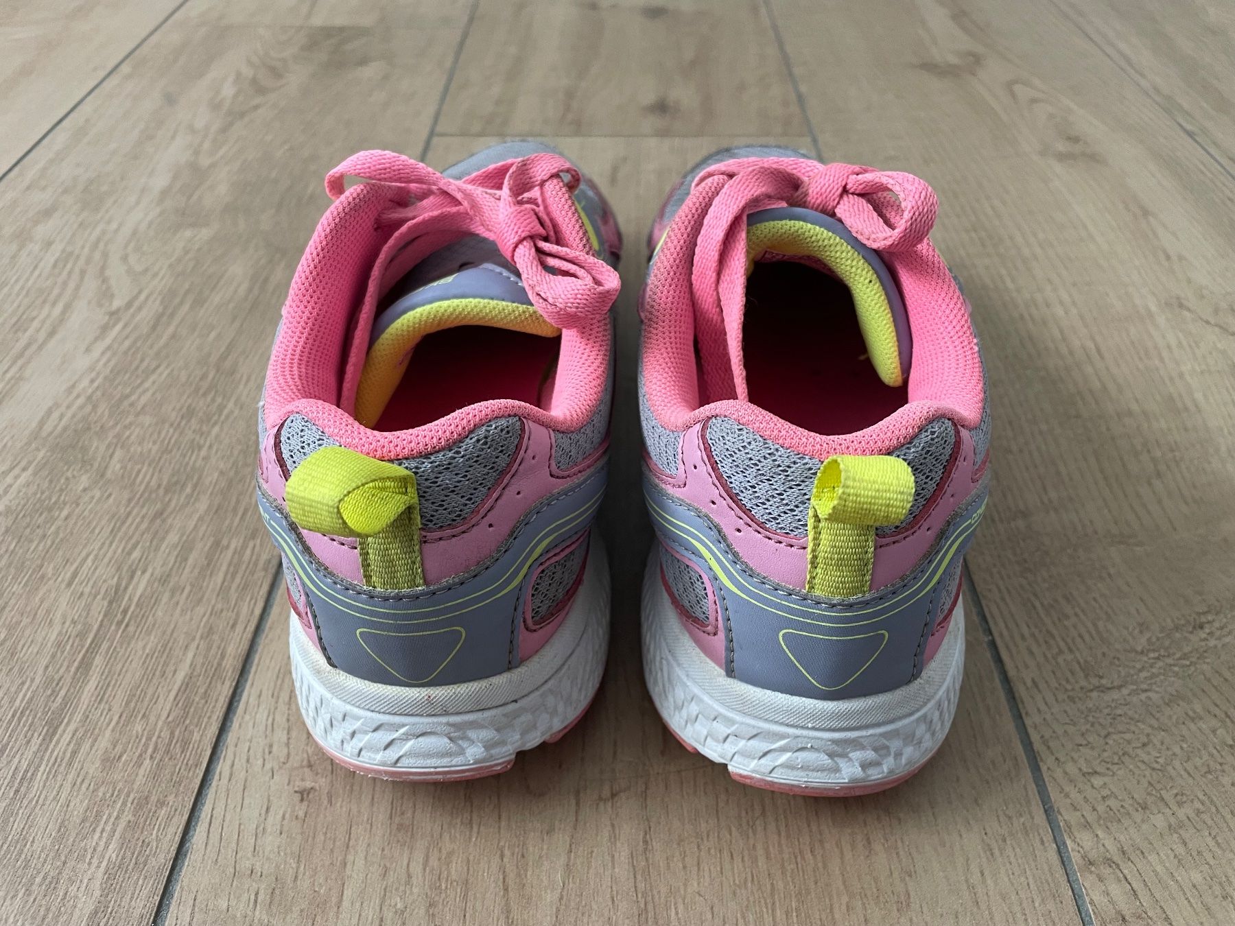 Skechers Scarpe per ragazze: Turnschuhe von Skechers Gr. 37 – Usato da Waltenschwil venduto da hansnine 2