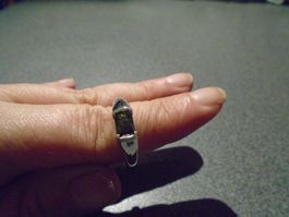 Ring Size 7,5, silberfarbig, grüner länglicher Stein