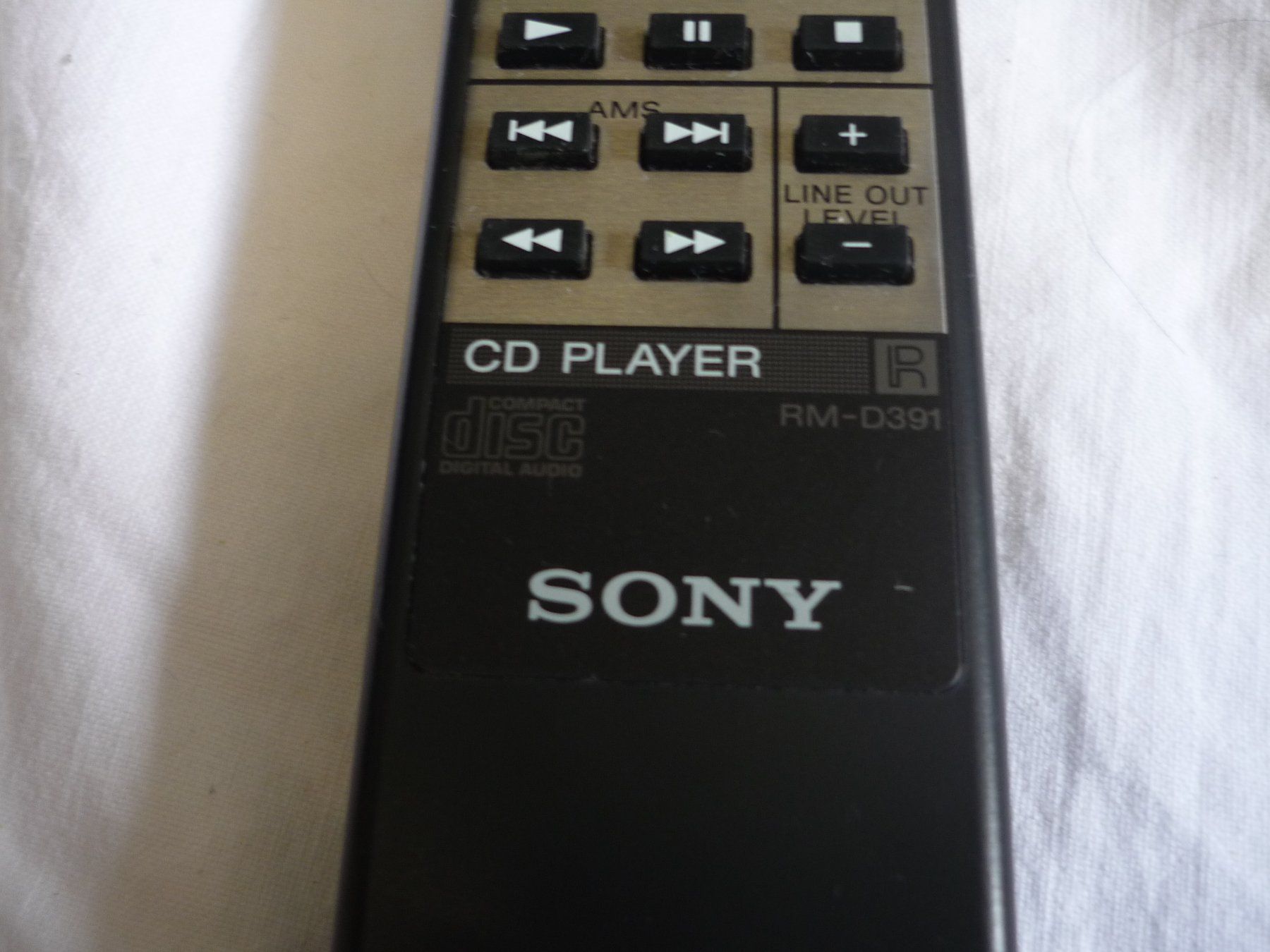 Sony Telecomandi: Sony Audio System CD Player Fernbedienung - RM D391 – Usato da Beringen venduto da Flatretriever