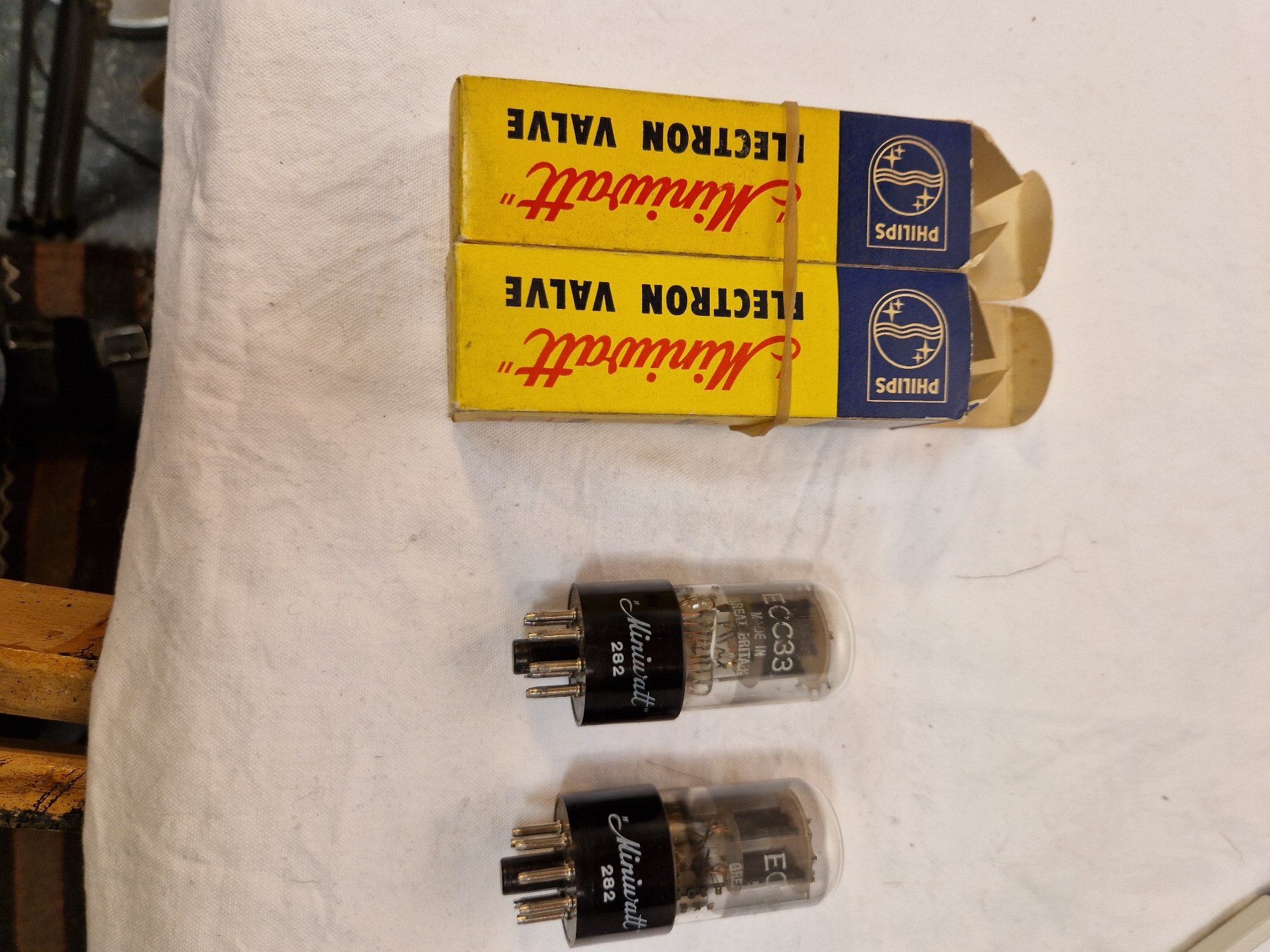 Philips Componenti elettronici: Philips Miniwatt ECC33 - same data code - matching pair – Usato da Damvant venduto da Bleupa