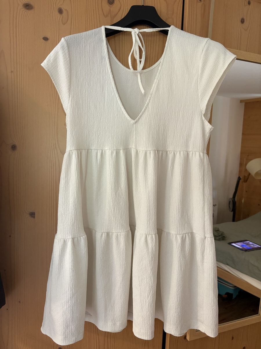Bershka Vestiti: Weisses Sommerkleid Bershka M – Usato da Le Locle venduto da Kikaa99 1