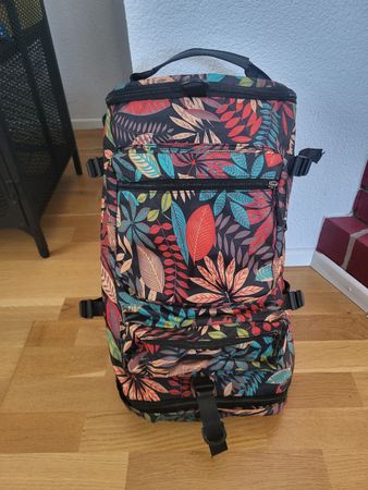 Rucksack mit Blattmuster schwarz bunt guter Zustand