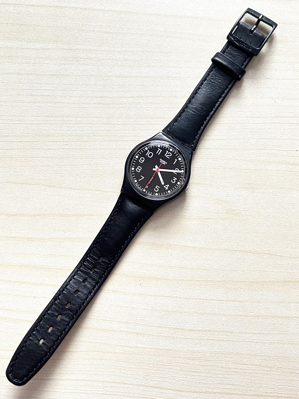 Swatch Orologi: Schwarze Swatch Gent Uhr mit Lederarmband – Usato da Grenchen venduto da chththl 1