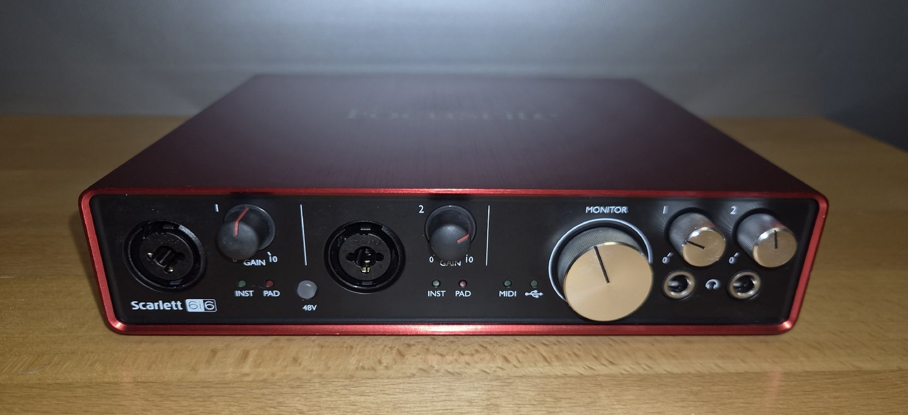 Focusrite Attrezzatura per studi di registrazione: Focusrite Scarlett 6i6 2nd Gen USB Audio Interface – Usato da SCHAFFHAUSEN venduto da Atami99