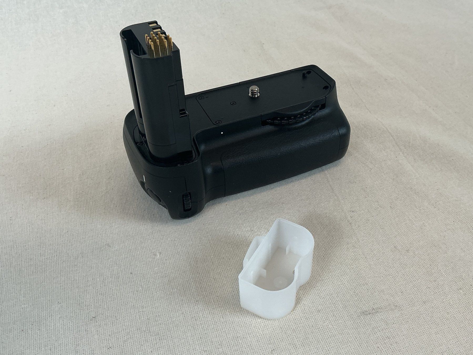 Nikon Accus: NIKON MB-D80 Multi Power Batterie – D'occasion à Richterswil par Restwert_Richterswil 3