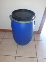 kleine blaue tonne