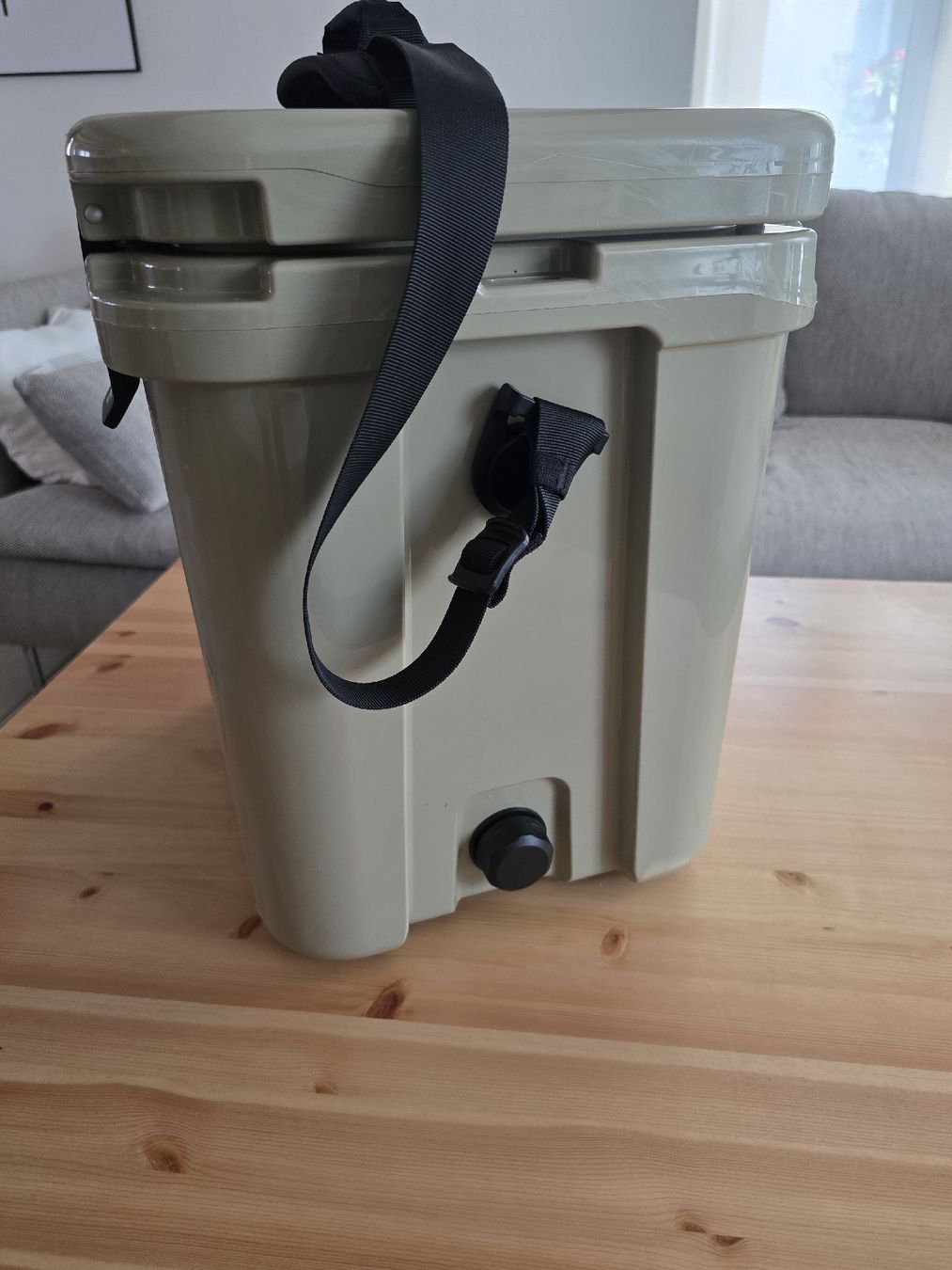 Kühlschränke & Kühlen: Kühlbox YETI Roadie 24 2.0 – Gebraucht aus Zufikon von Mhoedi 1