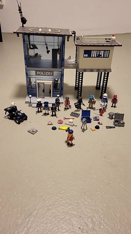 Playmobil Jouets: Playmobil Polizeistattion mit Extras – D'occasion à Arbon par derlini