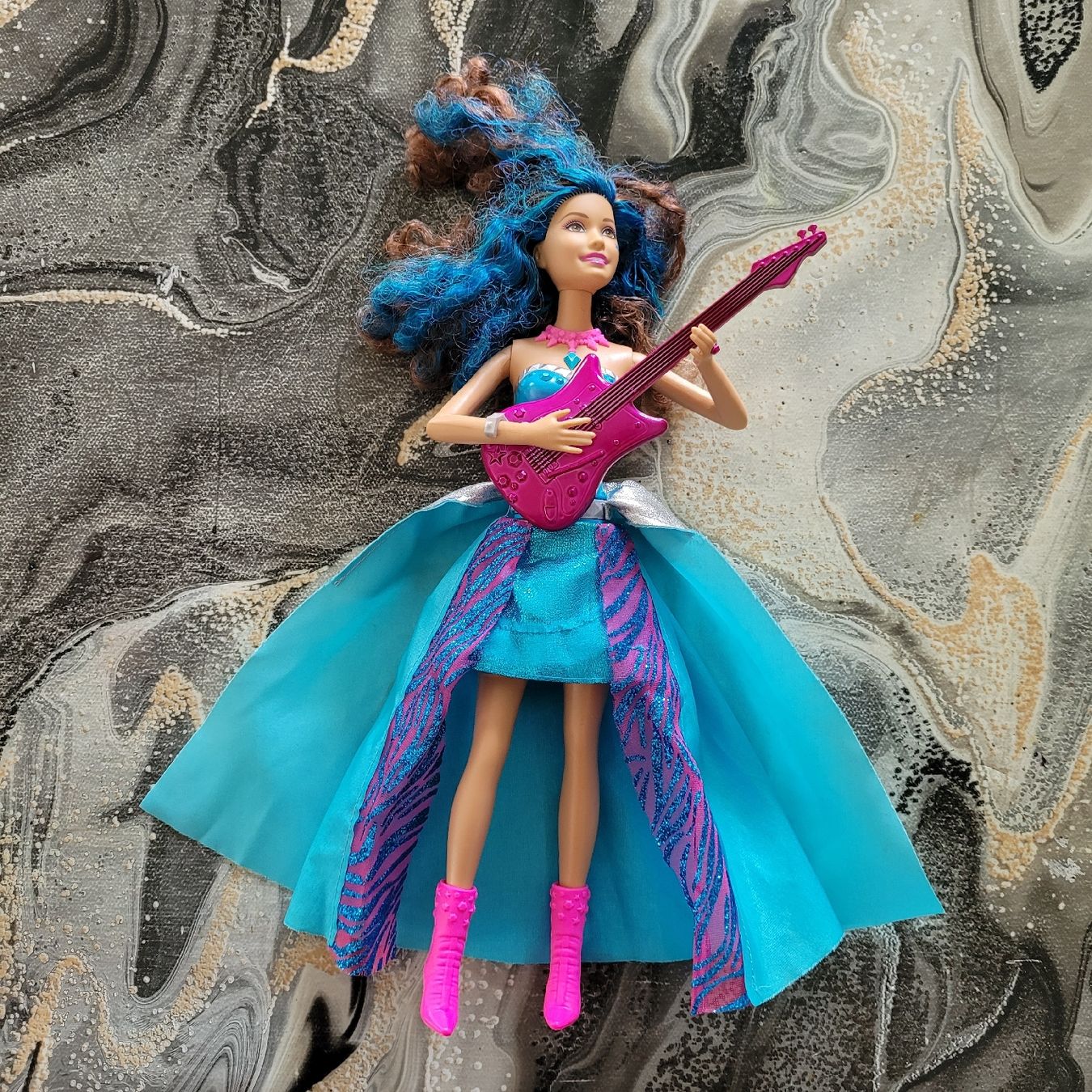 Spielzeuge: Barbie mit Gitarre – Gebraucht aus Niederbuchsiten von klengyel 1