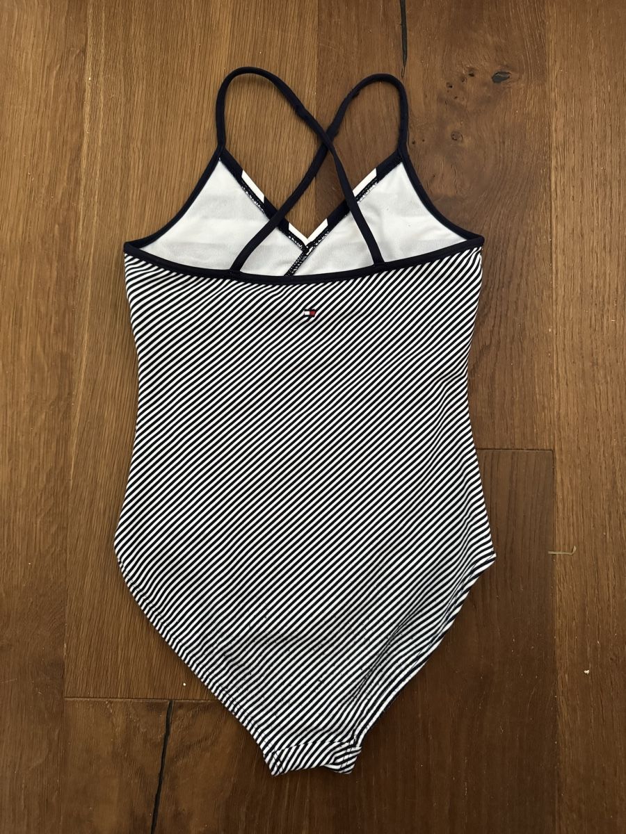 Tommy Hilfiger Badekleider & Bikinis: Tommy Hilfiger Badeanzug Gr. 140 – Gebraucht aus Fehraltorf von portas6 1