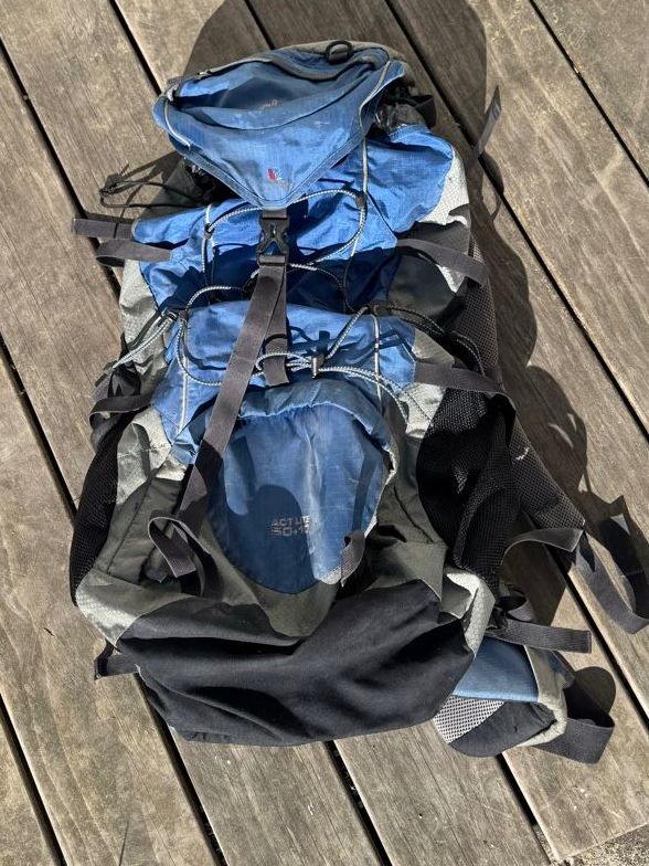 Deuter Zaini: Back Packing Rucksack von Deuter, inklusive Regenhülle – Usato da Herrliberg venduto da rot_7qly