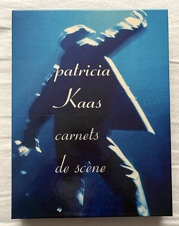 CD: Patricia Kaas. Coffret "Carnets de scène": 1CD + 1 VHS – Nuovo (secondo la descrizione) da Wallisellen venduto da pie_mf67