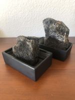 Lot de 2 supports en pierres naturelles fixées dans des bacs