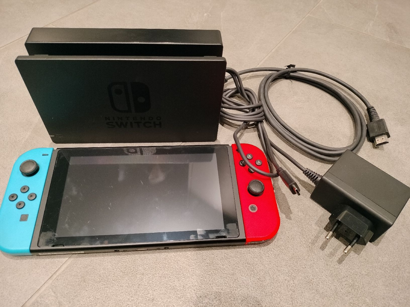 Nintendo Console: Nitendo Switch inkl. Station und Kabel – Usato da Neftenbach venduto da TheKringel