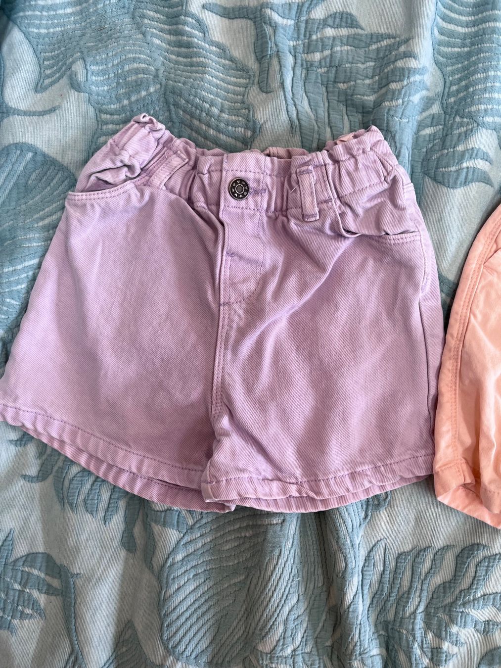 Hosen: 2 x Shorts, Größe 98 – Gebraucht aus Umiken von deb_57xk 2