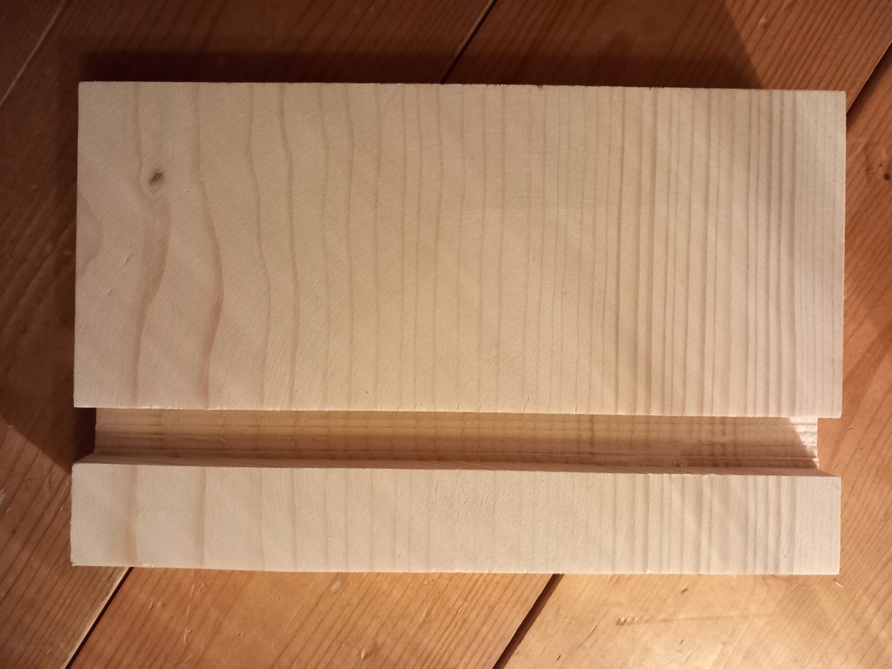 Supporti a parete: IPhone-Natelhalter aus Holz – Usato da Steffisburg venduto da Bosihalte-Salbei 3