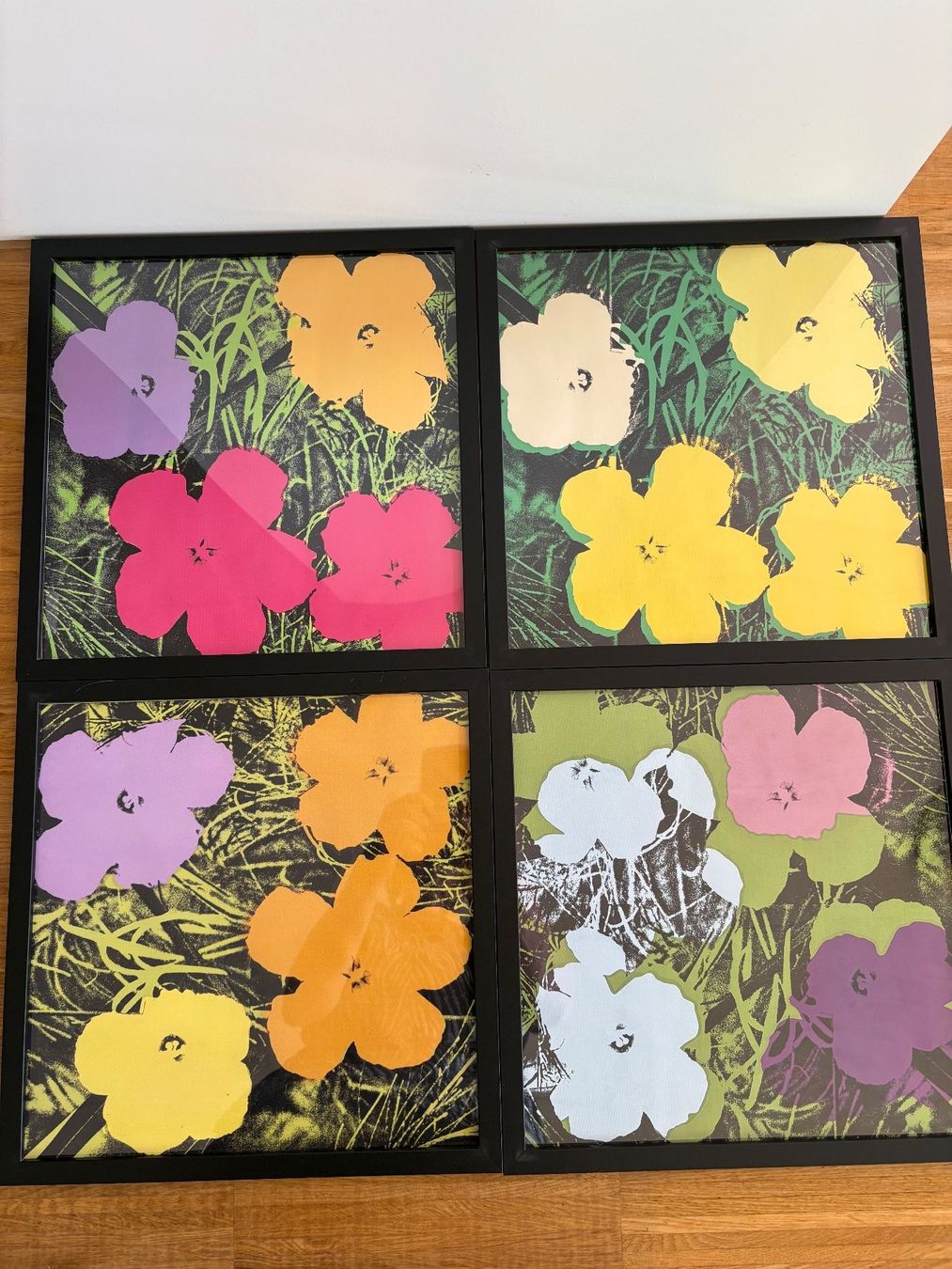 Poster & Bilder: 4 x Andy Warhol Blumen Bilder   Set  mit Rahmen neu – Neu (gemäss Beschreibung) aus Zürich von Sundaygirl