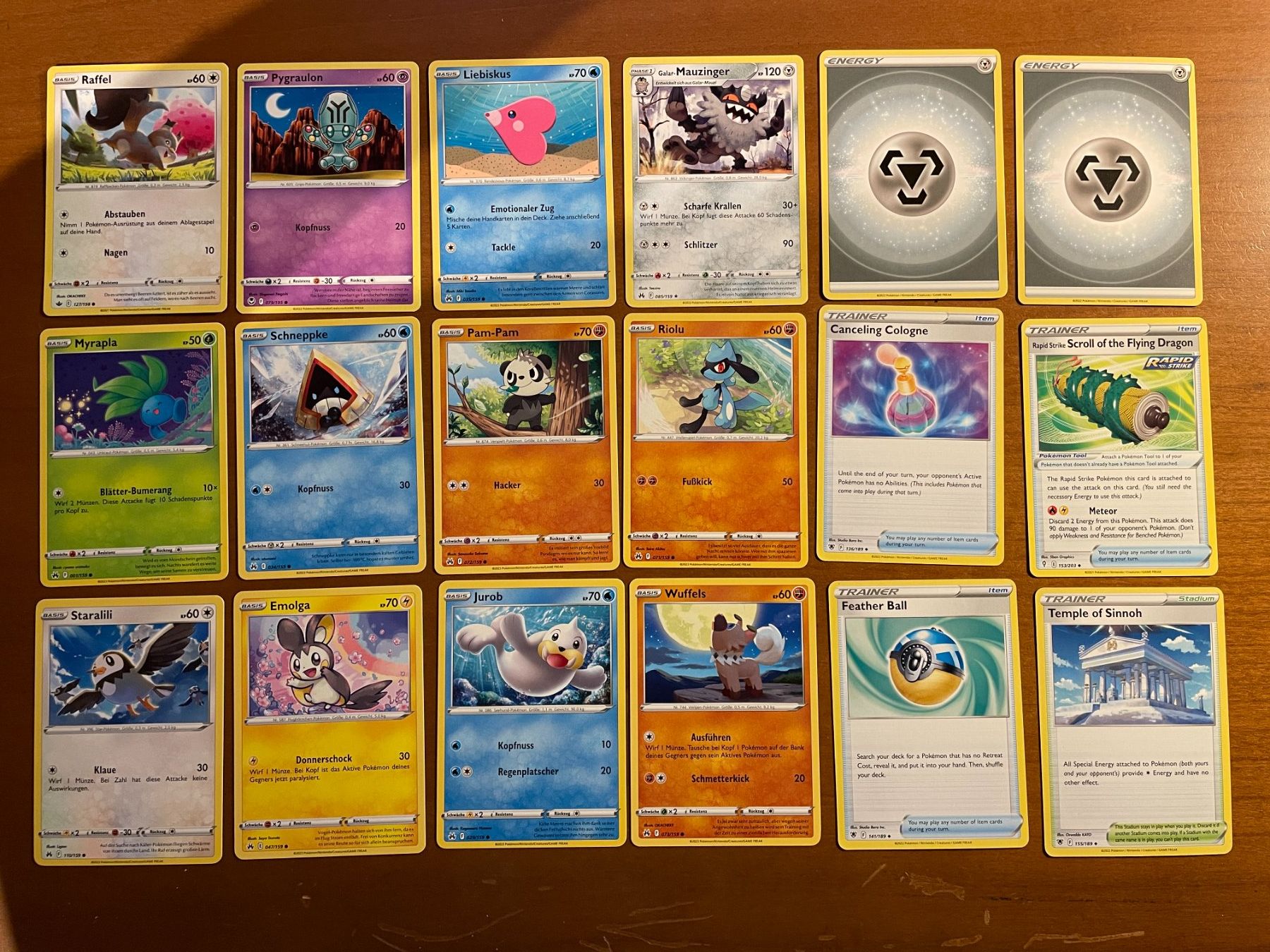 Pokémon Carte collezionabili: Pokemon Karten Set (Versand gratis) – Nuovo (secondo la descrizione) da Chur venduto da Angerson