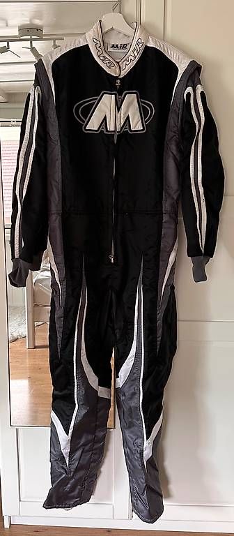 Costumes: Kart Anzug – D'occasion à Heimberg par 7toschi