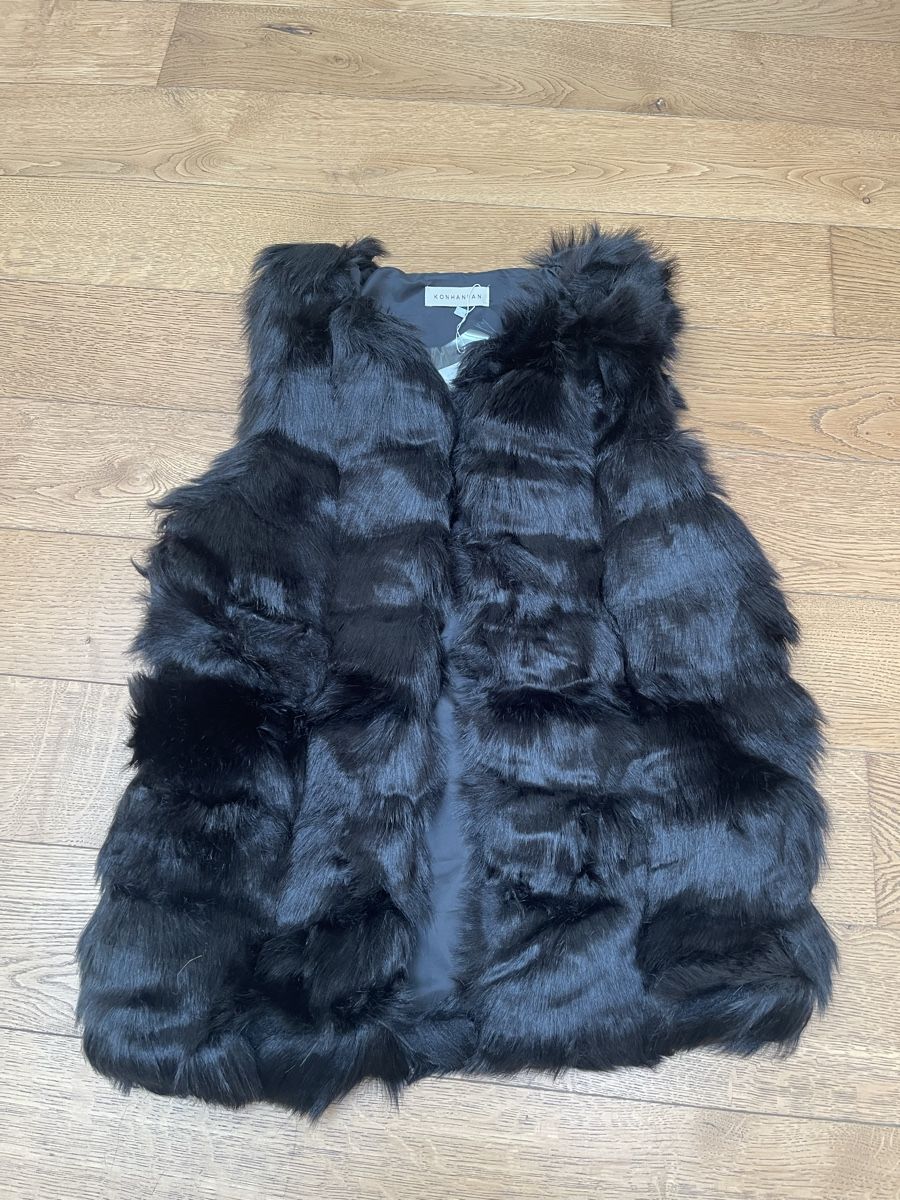 Gilet & Giacche senza maniche: Schwarzes Kunstfellgilet Neu! – Nuovo e nell'imballaggio originale da Bassersdorf venduto da Sandy456