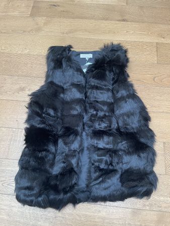 Schwarzes Kunstfellgilet Neu!