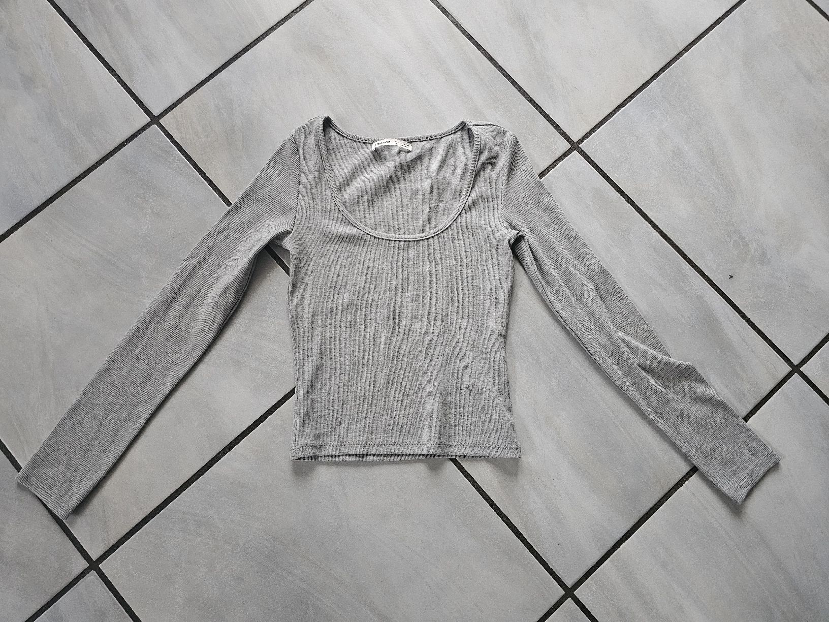 Pull&Bear Top: Pull gris  – Nuovo (secondo la descrizione) da Courtételle venduto da Kollerleane