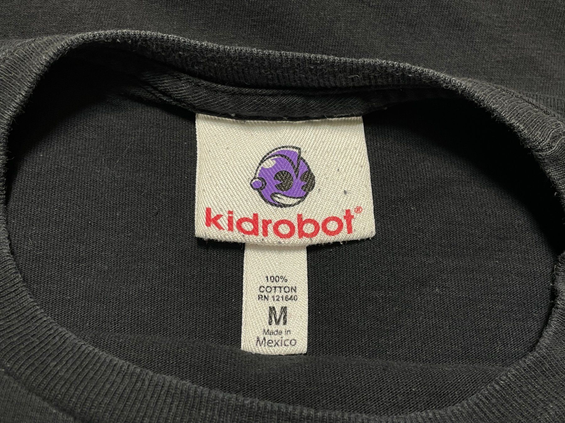 T-shirt: 2K10 T-Shirt Kid Robot Sz M – Usato da Zürich venduto da le_souk 5