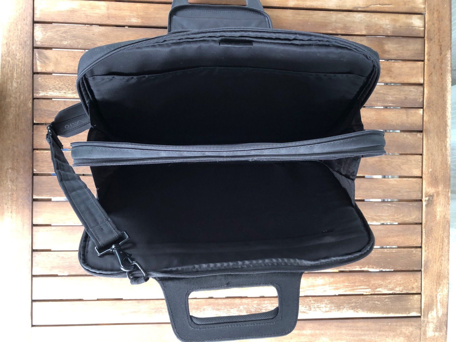 Taschen: Sacoche VAIO pour ordinateur portable 15.5 pouces – Gebraucht aus Aigle von Tchamille 1