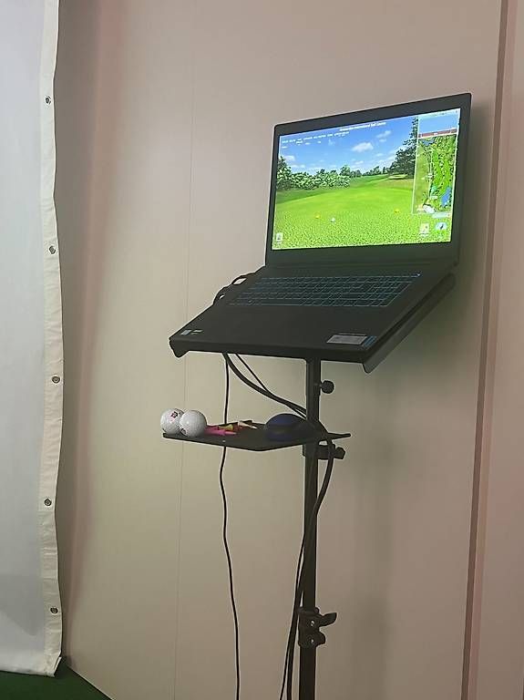 Proiettori:     SkyTrak Indoor Golfsimulator komplett mit PC & Beamer – Usato da Zürich venduto da Galvan 3