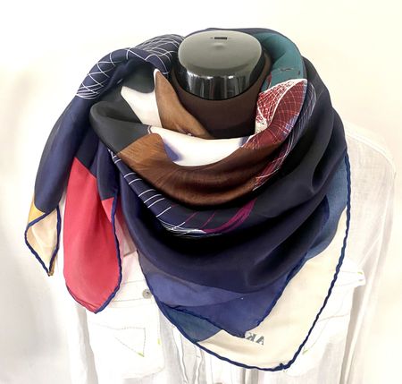 Edler Seidenschal, Foulard, Silk Scarf von AKER – 100% Seide