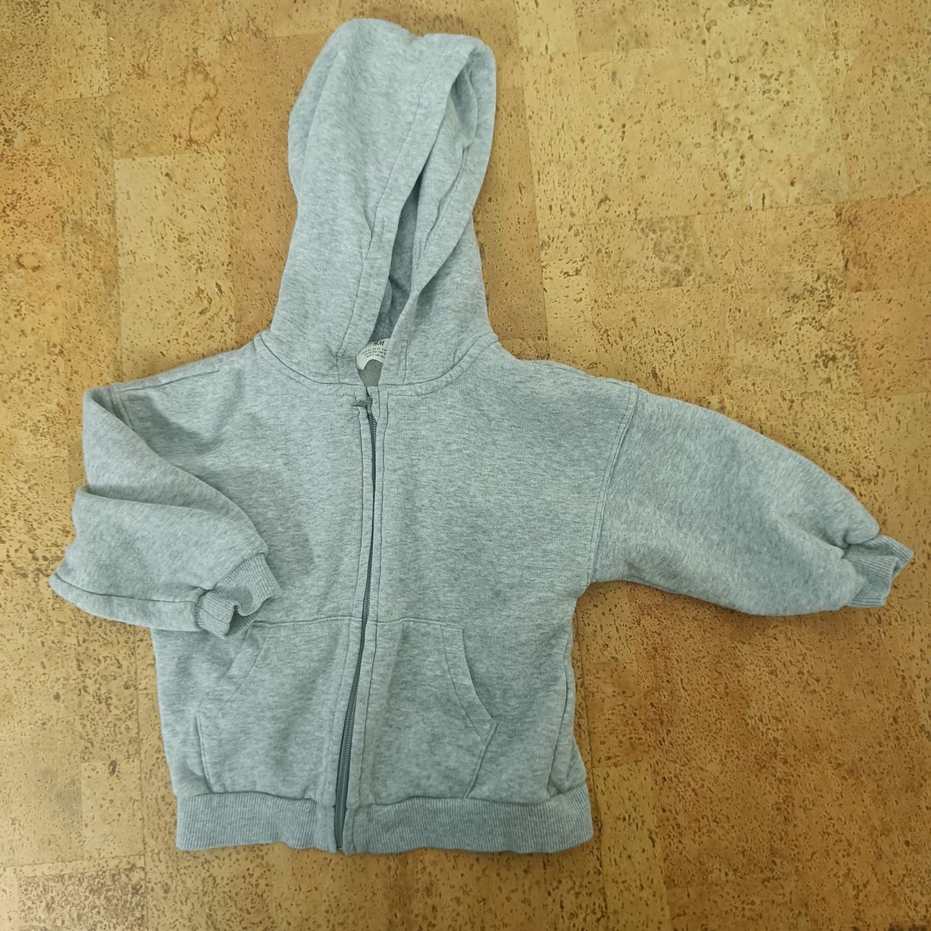 H&M Pullover & Sweatshirts: Sweatjacke Grösse 92 – Gebraucht aus Jaberg von urig17.