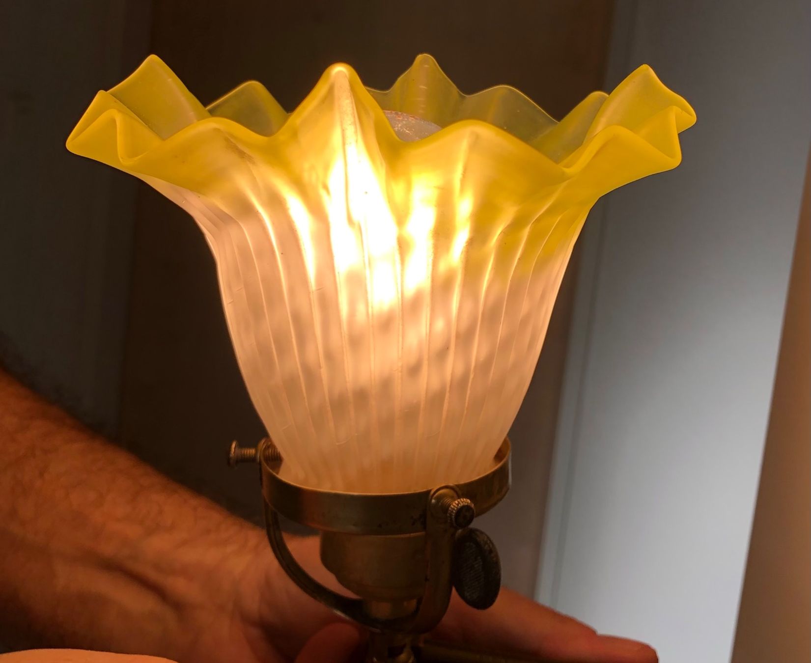 Lampen: Antike Wandlampe Messing Jugendstilglas einfache Montage – Gebraucht aus Büsserach von Urkundenflora 3