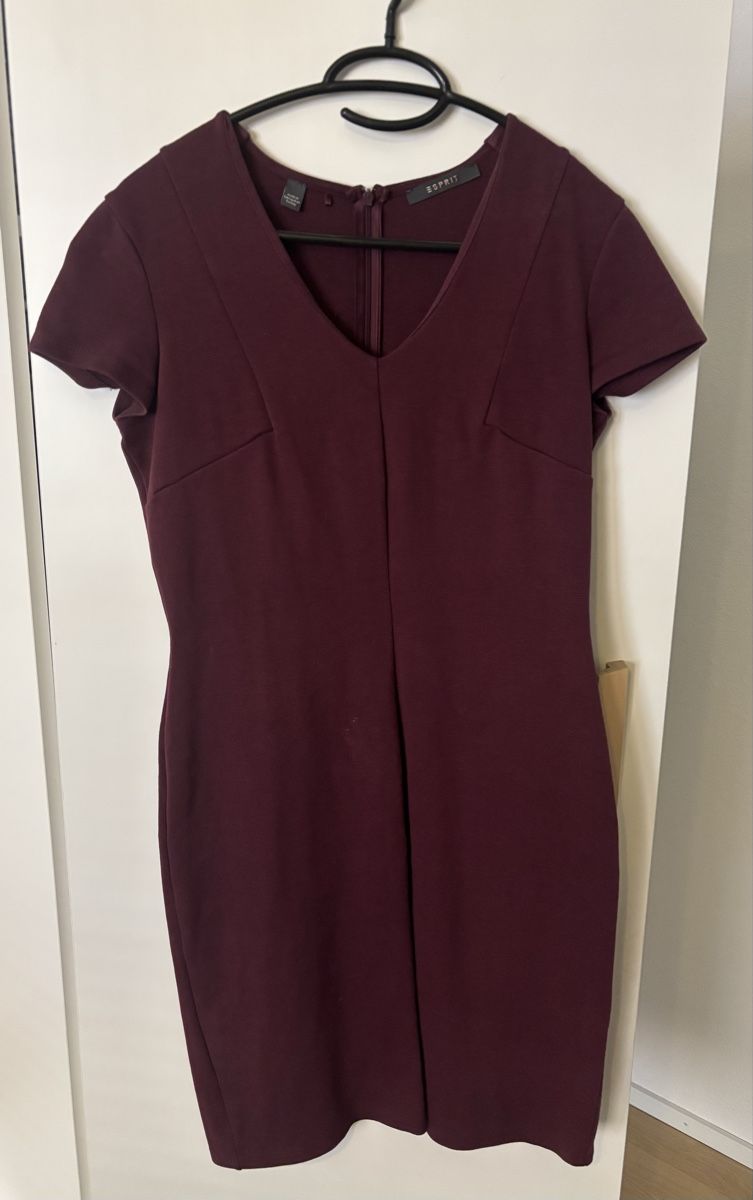 Esprit Robes: Esprit Etuikleid Gr. M Bordeaux – D'occasion à Geroldswil par ele_7hkp