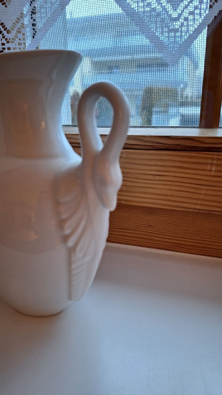 Vasi & Recipienti: Weisse Vase mit Schwanenhals- Henkel – Nuovo e nell'imballaggio originale da Schwarzenbach SG venduto da ct-porzellan 3