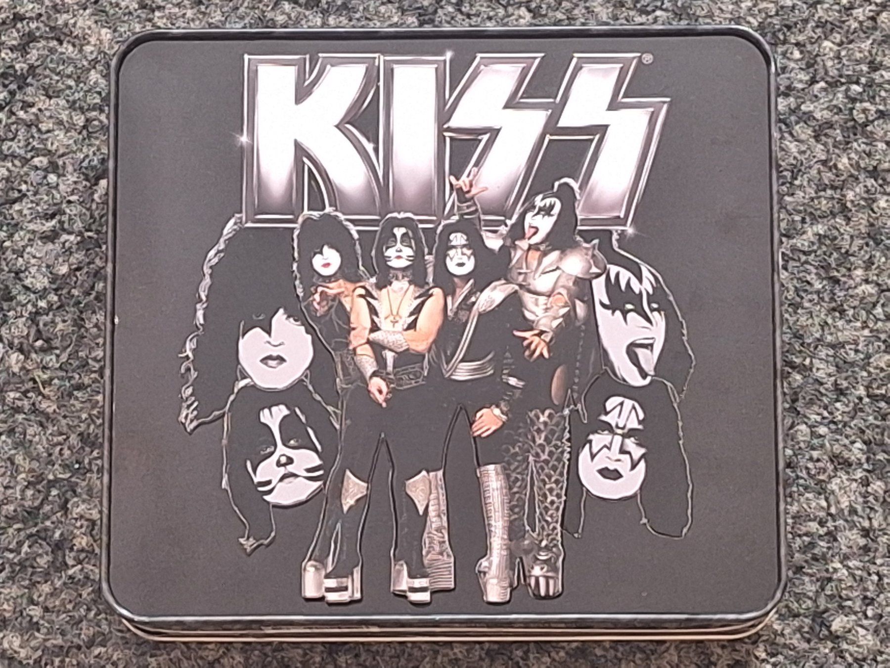 Pez Statuette: Kiss, Pez Box USA 2012 Neu – Nuovo e nell'imballaggio originale da Oberentfelden venduto da Musicud 1