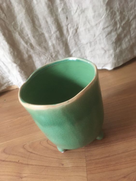 Blumentopf-Vase mit kleinen Beinchen / Farbe celadon | Kaufen auf Ricardo