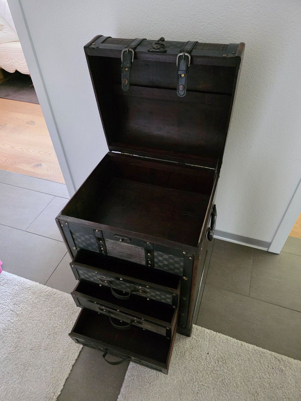 Kommoden: Vintage Kommode Truhe in Koffer Form - Winpard – Gebraucht aus Walterswil BE von Lonitti 3