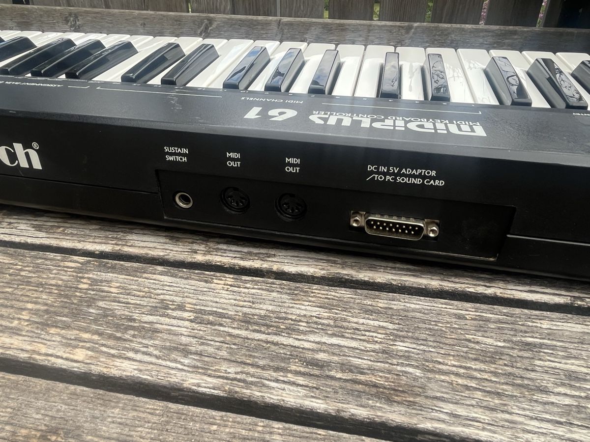 Strumenti musicali: MIDIPLUS 61 Keyboard Controller – Usato da Wiesenberg venduto da swissantik 4