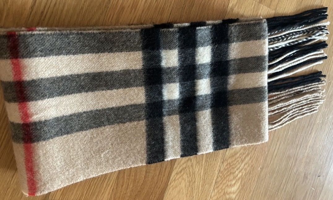 Burberry Foulard & Sciarpe: Burberry Schal  – Usato da Reinach BL venduto da LejEm 1
