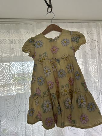 Sommerliches Kleid 🌼 Blumenmuster leicht Grösse 86