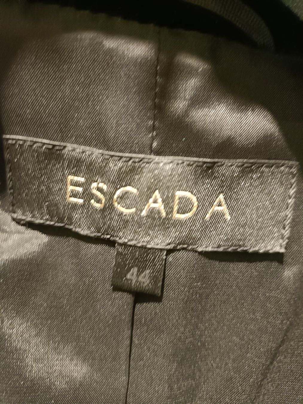 Escada Giacche: Escada Samtjacke mit Schleife, Schwarz GR.44 – Usato da Zollikofen venduto da Proseco 4