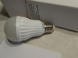 2Stk. Dimmbare Warmweisse LED's E27 (x697)