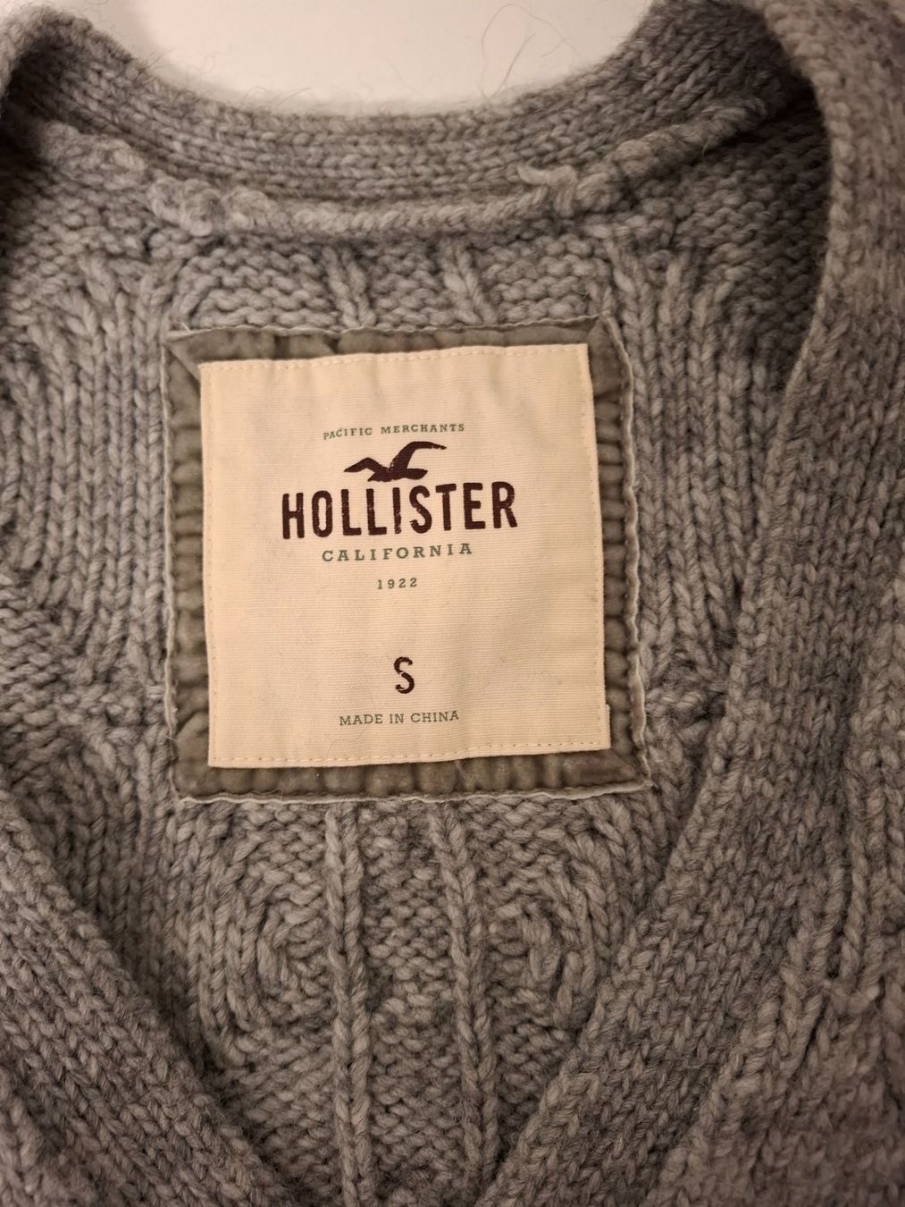 Hollister Maglioni & Felpe: Hollister Strickjacke Grau, Grösse S – Usato da Jenins venduto da kunzli88 1