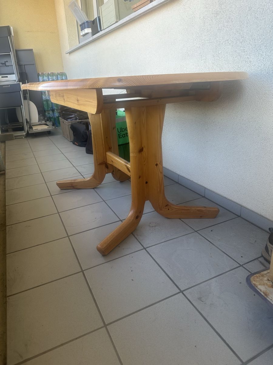 Tische: Esstisch aus Holz – Gebraucht aus Jona von Yamisi 1