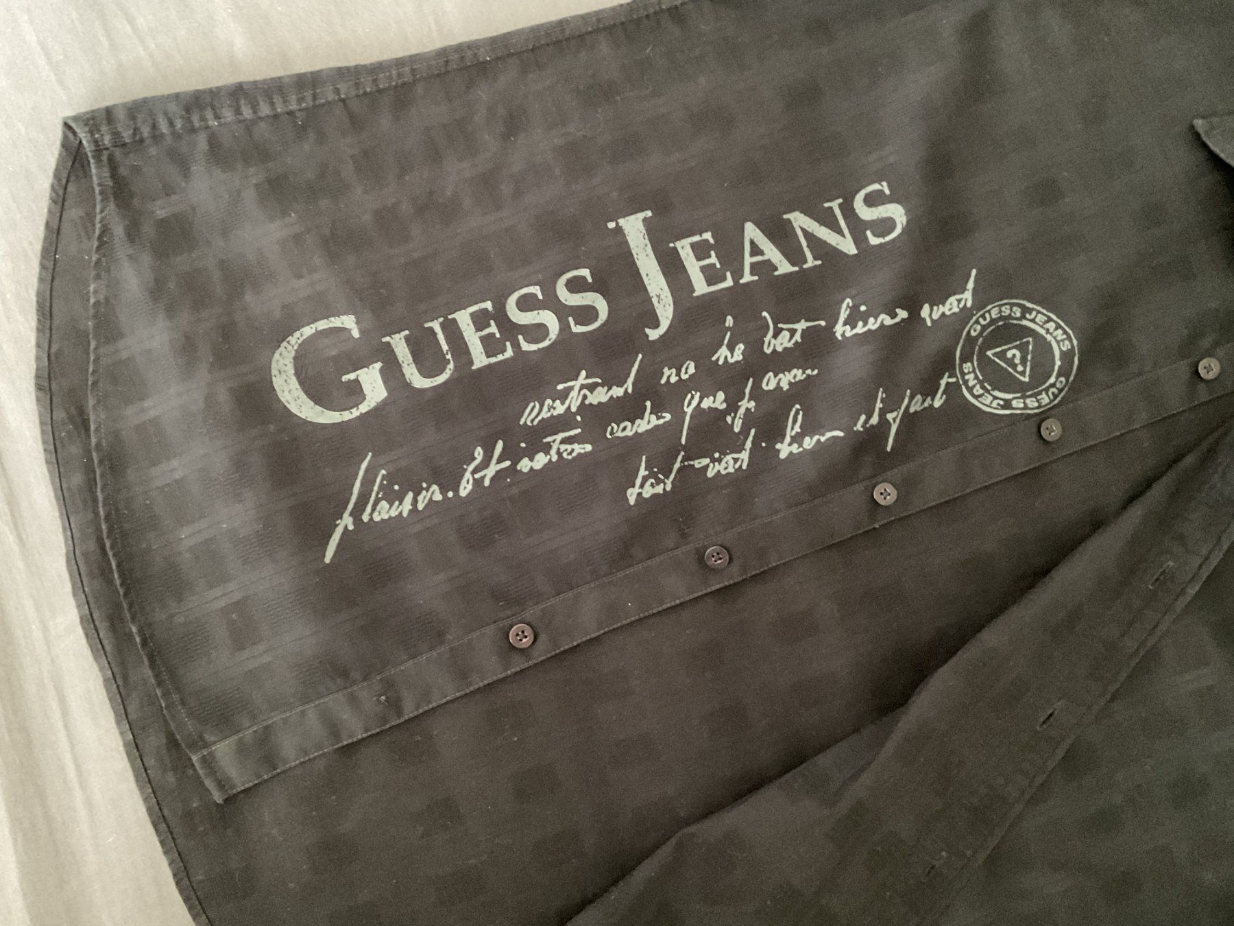 Guess Camicie: Guess - Hemd kurzarm, schwarz Gr. L – Usato da Walchwil venduto da Budy7 3