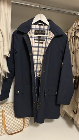 Wunderschöne dunkelblaue Jacke/Mantel/Regenjacke von Barbour