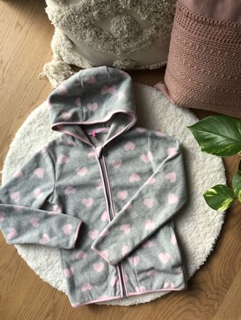 Fleecejacke mit Herzen, Gr. 140
